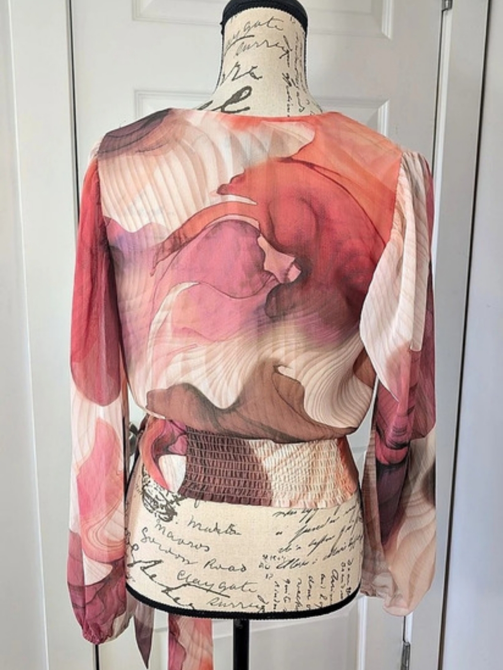 Express Floral V-Neck Long Sleeve Faux Wrap Pleated Waist Top Abstract Wrap S - Picture 2 of 8